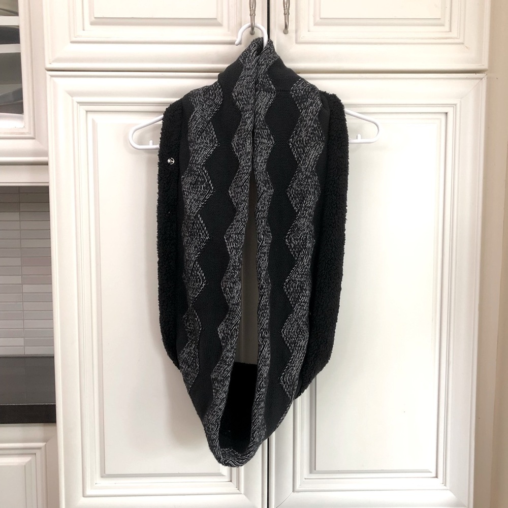 Ivivva by Lululemon Glow Warm Up infinity scarf